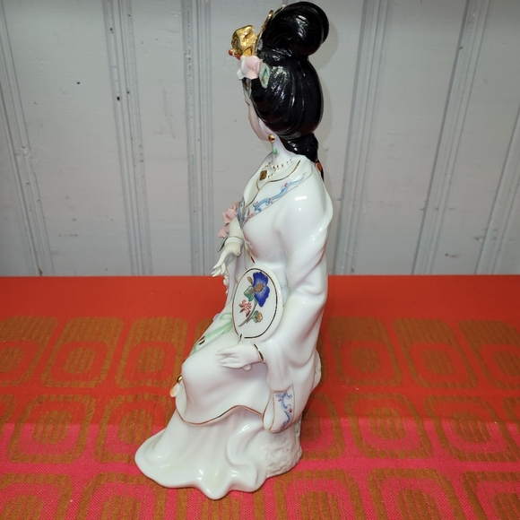 Japanese Porcelain statute - Picture 9 of 9